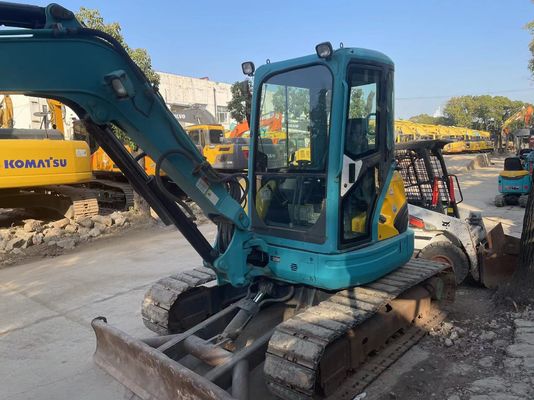 Jepang Menggunakan Mini Excavator Kubota U40-5 Dengan Sistem Hidraulik Efisien