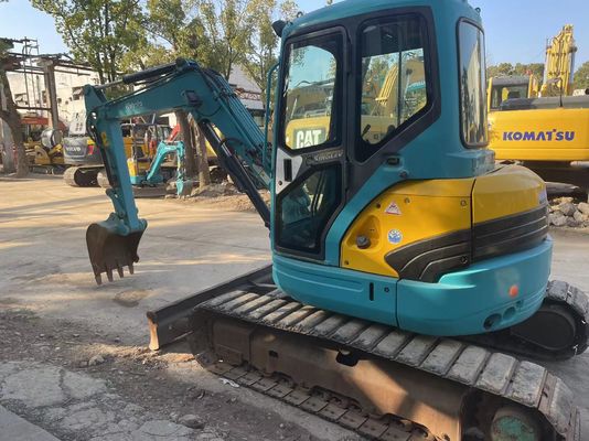 Jepang Menggunakan Mini Excavator Kubota U40-5 Dengan Sistem Hidraulik Efisien