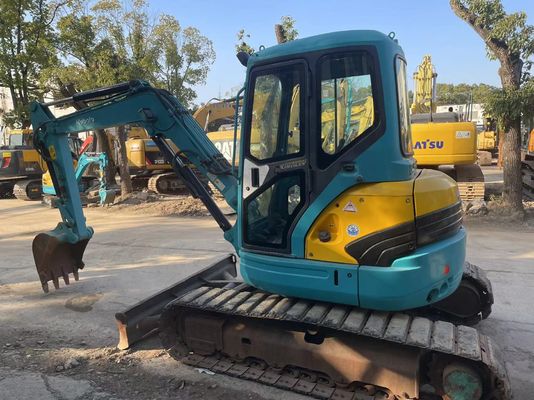 Jepang Menggunakan Mini Excavator Kubota U40-5 Dengan Sistem Hidraulik Efisien