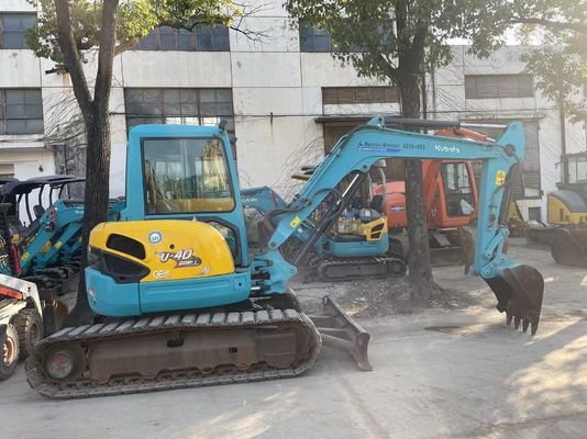 Jepang Menggunakan Mini Excavator Kubota U40-5 Dengan Sistem Hidraulik Efisien