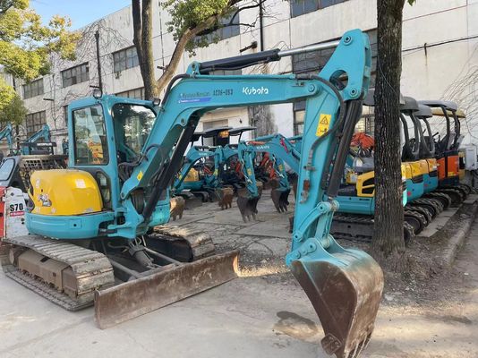 Jepang Menggunakan Mini Excavator Kubota U40-5 Dengan Sistem Hidraulik Efisien
