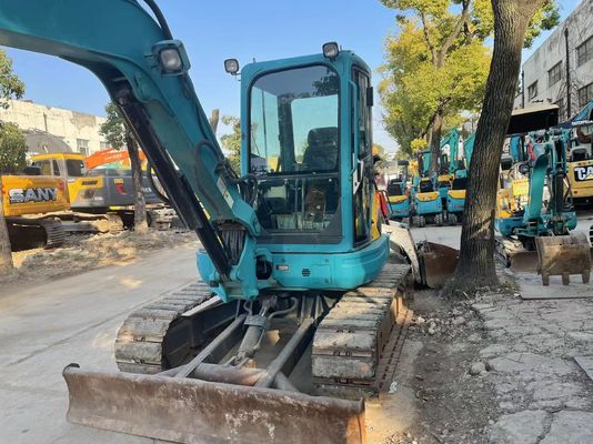 Jepang Menggunakan Mini Excavator Kubota U40-5 Dengan Sistem Hidraulik Efisien