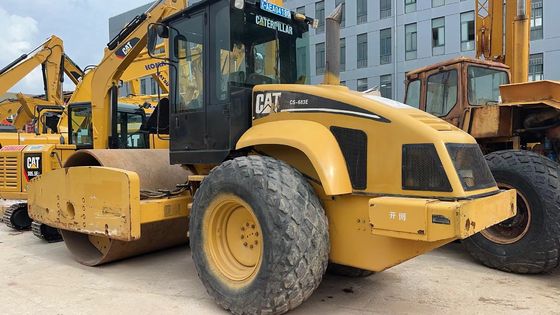 Warna asli digunakan Caterpillar CS-683E Single Drum Road Roller Dalam kondisi yang sangat baik