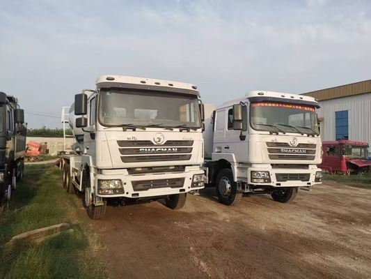 Tahun 2022 digunakan SHACMAN F3000 6*4 truk mixer dalam kondisi baik
